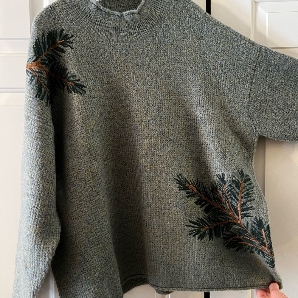 Coldwater Creek beautiful green Sweater with Pine Tree Motif - Picture 2 of 7